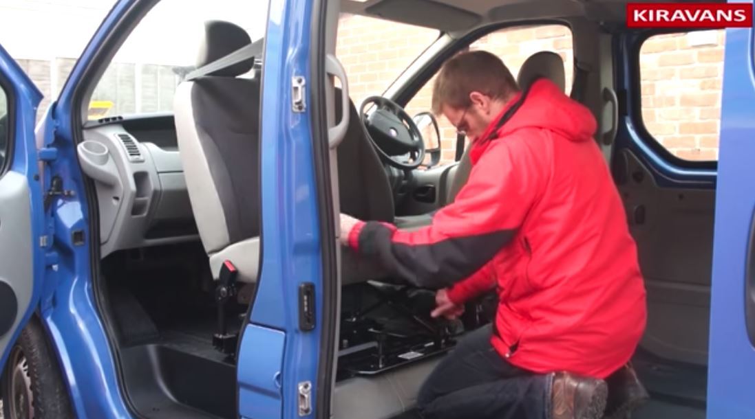 Video Kiravans Passenger Double Seat Swivel for Trafic / Vivaro / Pri